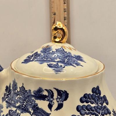 LOT 9L: Sadler Teapot & Cream and Sugar Set