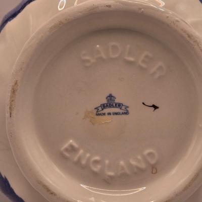 LOT 9L: Sadler Teapot & Cream and Sugar Set