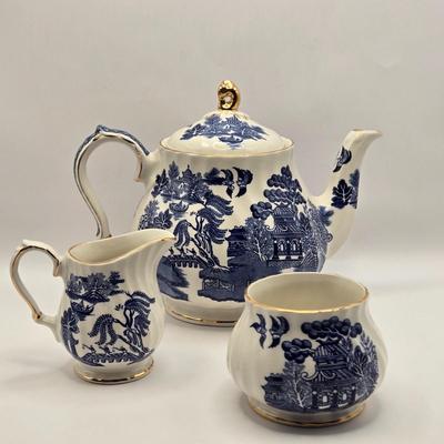 LOT 9L: Sadler Teapot & Cream and Sugar Set