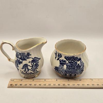 LOT 9L: Sadler Teapot & Cream and Sugar Set