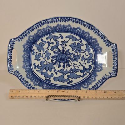 LOT 18L: Variety of Unknown Maker Vase, Plate, Plant Pot & Jar