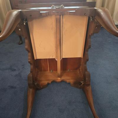 LOT 26L: Traditional Queen Anne Style Coffee Table & Two End Tables