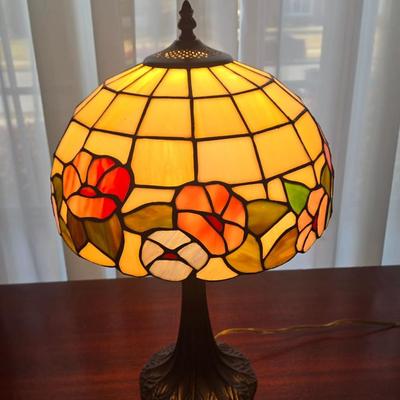 LOT 29L: Tiffany Style Table Lamp