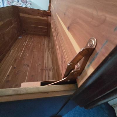 LOT 33L: Queen Anne Style Cedar Chest