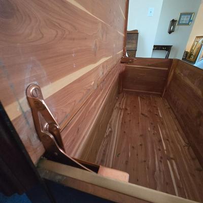 LOT 33L: Queen Anne Style Cedar Chest