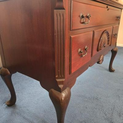 LOT 33L: Queen Anne Style Cedar Chest