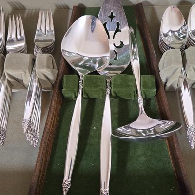 LOT 37D: 1847 Rogers Bros. Silverplate Flatware in Wooden Box