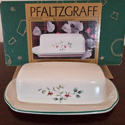 LOT 38D: Pfaltzgraff Winterberry Set of 12 Mugs, Platter, Glass Plate, Butter Dish, & Casserole Pan