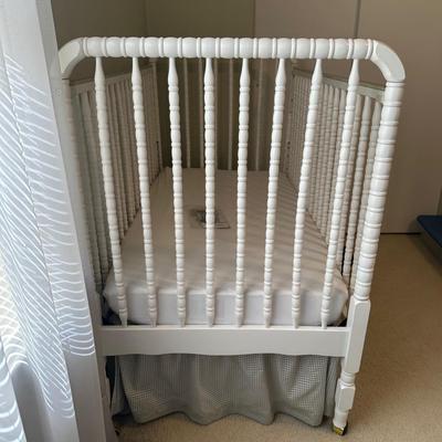 LOT 41A: Jenny Lind Crib M0391