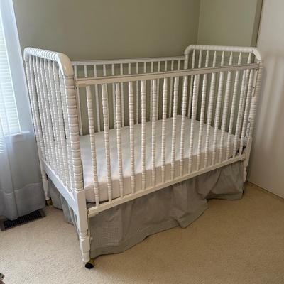 LOT 41A: Jenny Lind Crib M0391