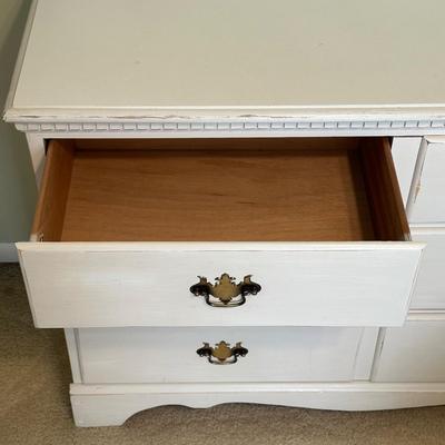 LOT 43A: Beautiful 6 Drawer Dresser