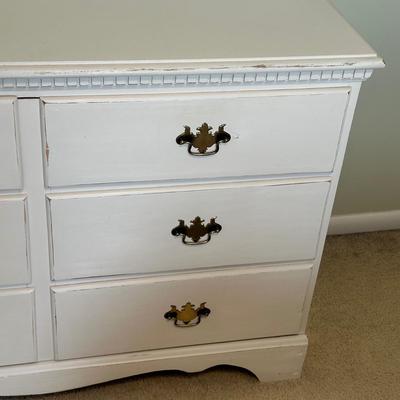 LOT 43A: Beautiful 6 Drawer Dresser