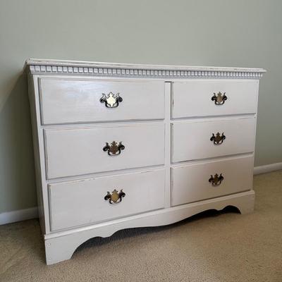 LOT 43A: Beautiful 6 Drawer Dresser