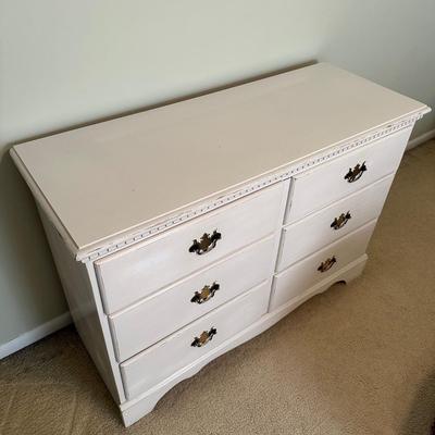 LOT 43A: Beautiful 6 Drawer Dresser