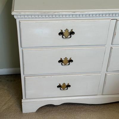 LOT 43A: Beautiful 6 Drawer Dresser