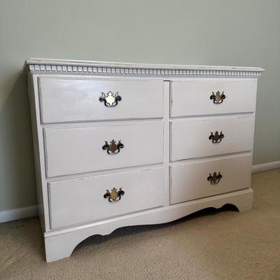 LOT 43A: Beautiful 6 Drawer Dresser