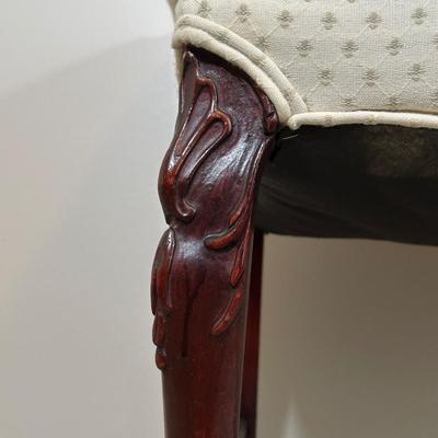 LOT 50C: Beautiful Mahogany Vanity Bench