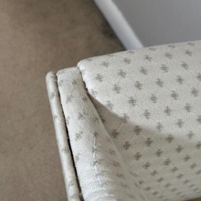 LOT 50C: Beautiful Mahogany Vanity Bench