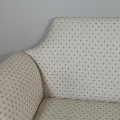 LOT 50C: Beautiful Mahogany Vanity Bench