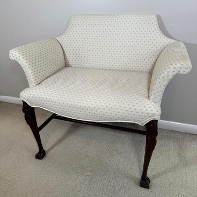 LOT 50C: Beautiful Mahogany Vanity Bench