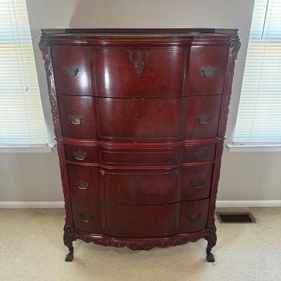 LOT 52C: Vintage Mahogany 5 Drawer Dresser
