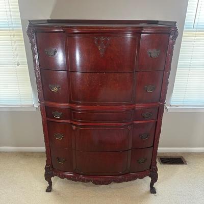 LOT 52C: Vintage Mahogany 5 Drawer Dresser