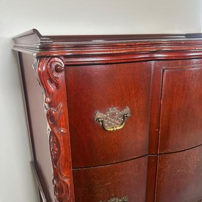 LOT 52C: Vintage Mahogany 5 Drawer Dresser
