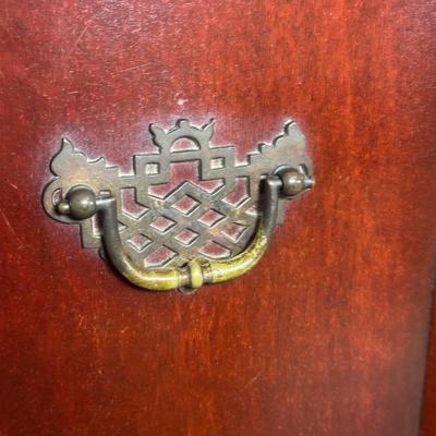 LOT 52C: Vintage Mahogany 5 Drawer Dresser