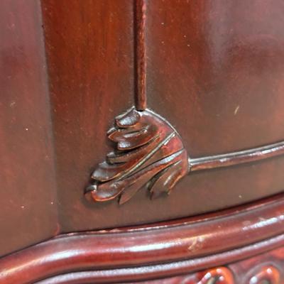 LOT 52C: Vintage Mahogany 5 Drawer Dresser