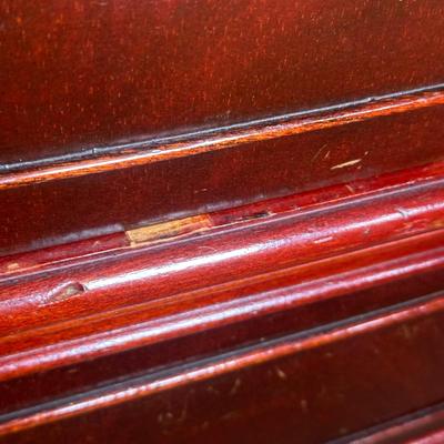 LOT 52C: Vintage Mahogany 5 Drawer Dresser