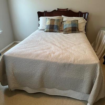 LOT 61A: Beautiful Vintage Headboard w/ Full-Size Bed Frame