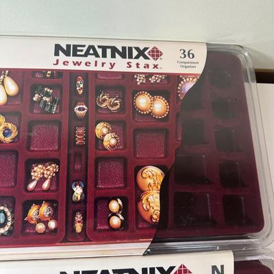 LOT 62A: Small Jewelry Ardmore w/ Neatnix Jewelry Star & More