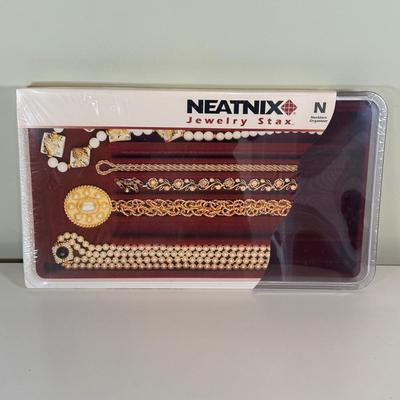 LOT 62A: Small Jewelry Ardmore w/ Neatnix Jewelry Star & More