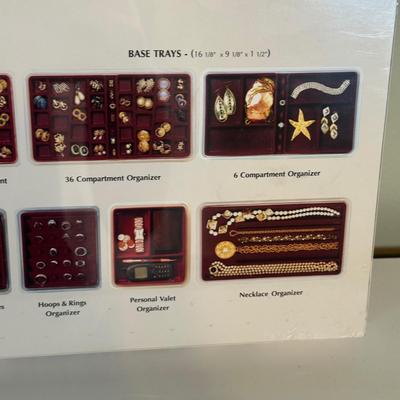 LOT 62A: Small Jewelry Ardmore w/ Neatnix Jewelry Star & More