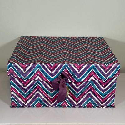 LOT 62A: Small Jewelry Ardmore w/ Neatnix Jewelry Star & More