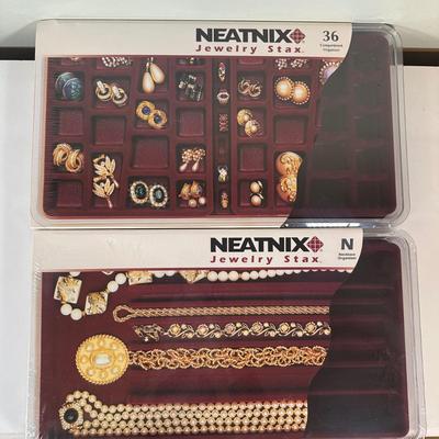 LOT 62A: Small Jewelry Ardmore w/ Neatnix Jewelry Star & More