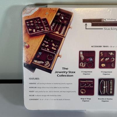 LOT 62A: Small Jewelry Ardmore w/ Neatnix Jewelry Star & More