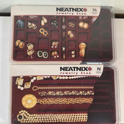 LOT 62A: Small Jewelry Ardmore w/ Neatnix Jewelry Star & More