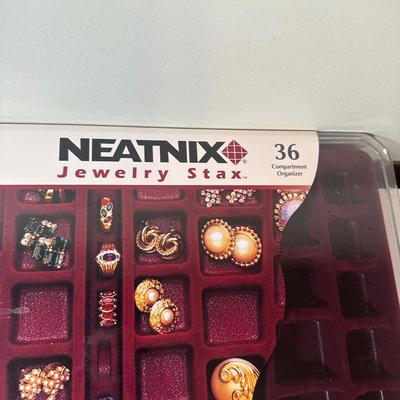 LOT 62A: Small Jewelry Ardmore w/ Neatnix Jewelry Star & More