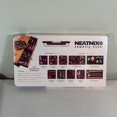 LOT 62A: Small Jewelry Ardmore w/ Neatnix Jewelry Star & More