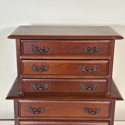 LOT 62A: Small Jewelry Ardmore w/ Neatnix Jewelry Star & More