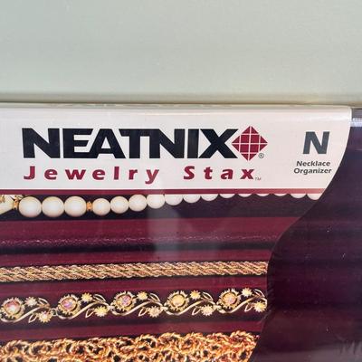 LOT 62A: Small Jewelry Ardmore w/ Neatnix Jewelry Star & More