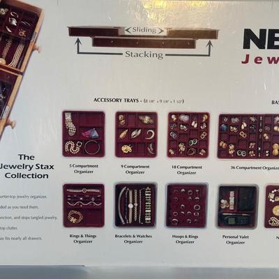 LOT 62A: Small Jewelry Ardmore w/ Neatnix Jewelry Star & More