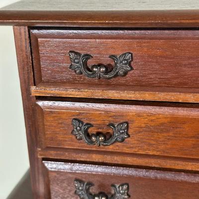 LOT 62A: Small Jewelry Ardmore w/ Neatnix Jewelry Star & More