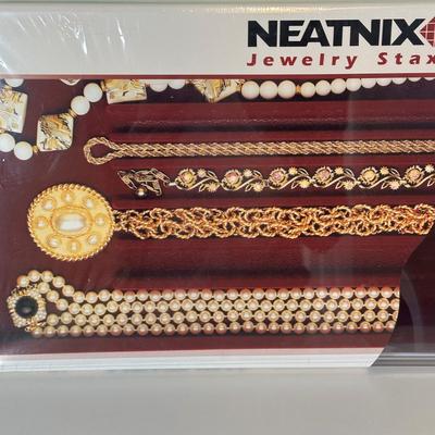 LOT 62A: Small Jewelry Ardmore w/ Neatnix Jewelry Star & More