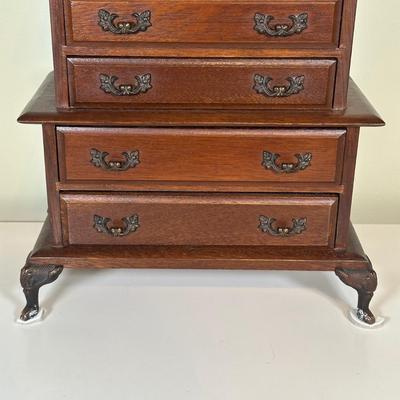 LOT 62A: Small Jewelry Ardmore w/ Neatnix Jewelry Star & More