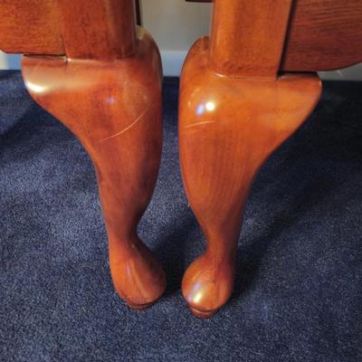 LOT 88D: Large Dining Room Table / 5.5 Feet Long with 2 One Foot Leafs , 6 Chairs, & Table Pad