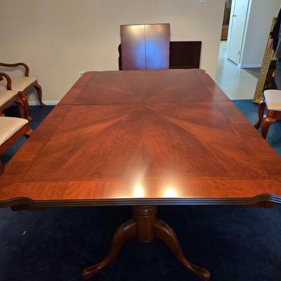 LOT 88D: Large Dining Room Table / 5.5 Feet Long with 2 One Foot Leafs , 6 Chairs, & Table Pad
