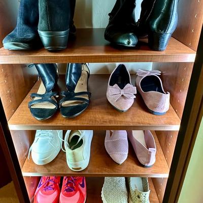 Women's Shoe lot - size 9 - Lot D