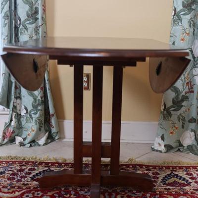 Wooden Drop Leaf Round Table
